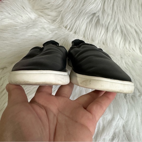 Donald J Pliner Gene Black Slip On Leather Sneakers Size 6.5 - Picture 6 of 9